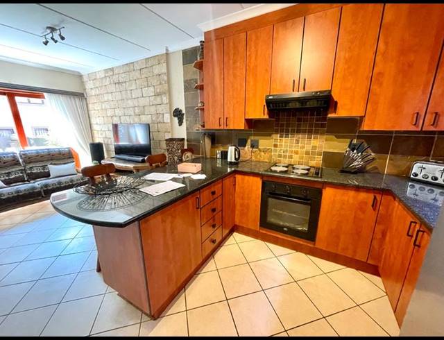 2 BEDROOM TOWNHOUSE FOR SALE IN NOORDHEUWEL